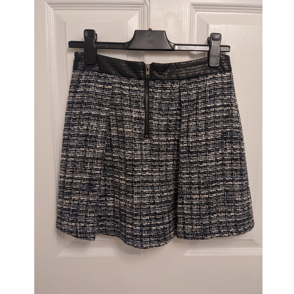 Pleated skirt - Picture 2 of 4